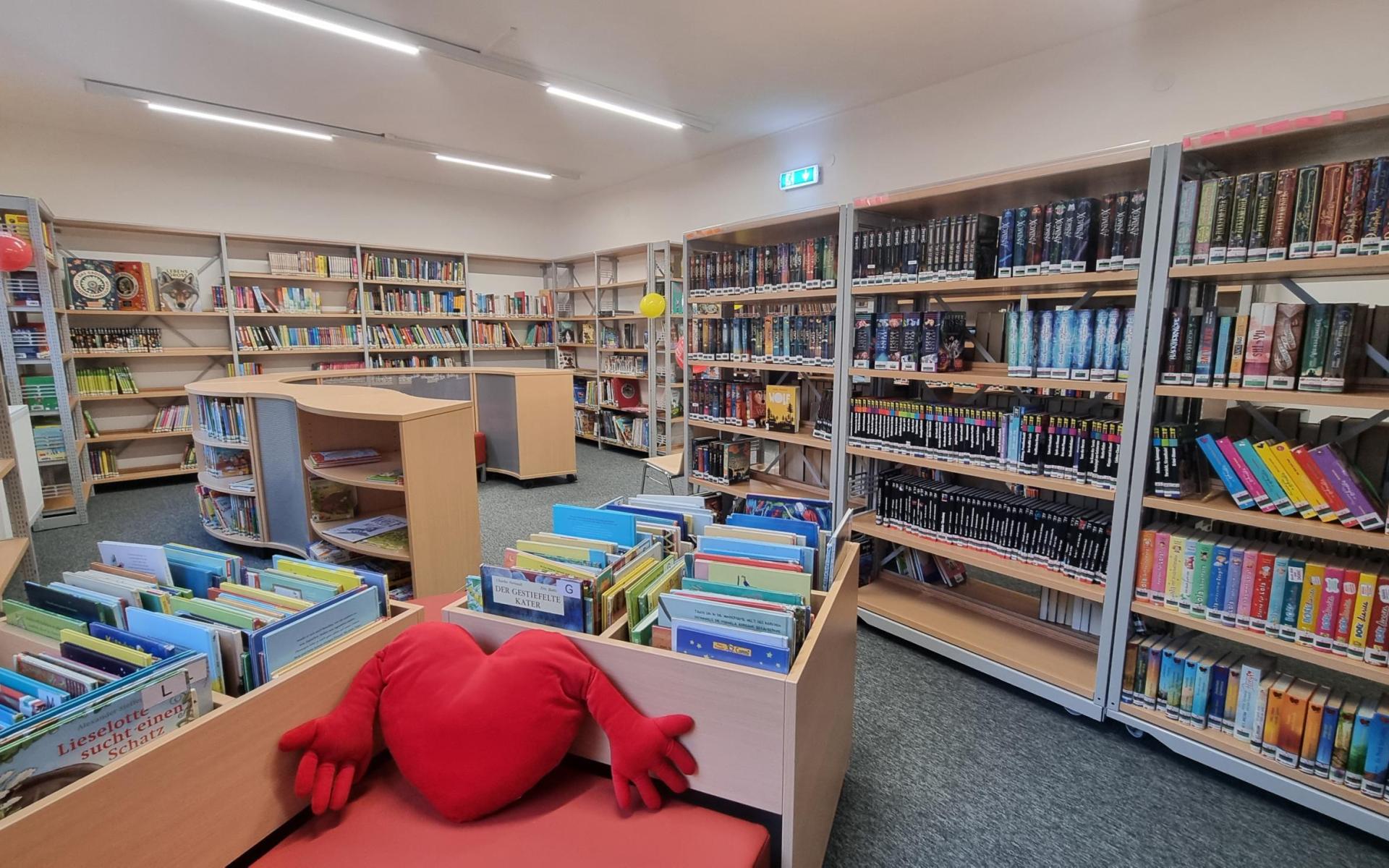 Innenansicht Bücherei Wattens
